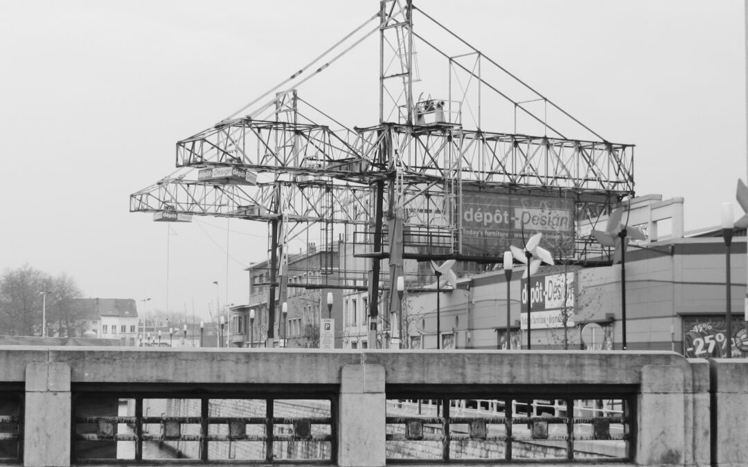 Patrimoine: Les portiques et grues à Molenbeek-Saint-Jean sur le Canal de Charleroi